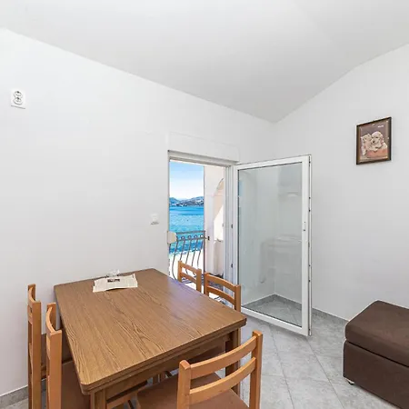 Apartment 2 Bedroom Stunning In *