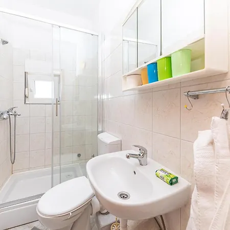 Apartment 2 Bedroom Stunning In *