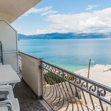 2 Bedroom Stunning In Apartment Slatine
