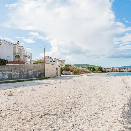 2 Bedroom Stunning In Slatine